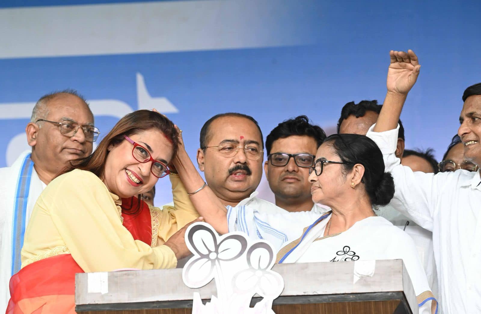 ওরা সবার অধিকার কেড়ে নেবে : মমতা বন্দ্যোপাধ্যায় ওরা সবার অধিকার কেড়ে নেবে : মমতা বন্দ্যোপাধ্যায়