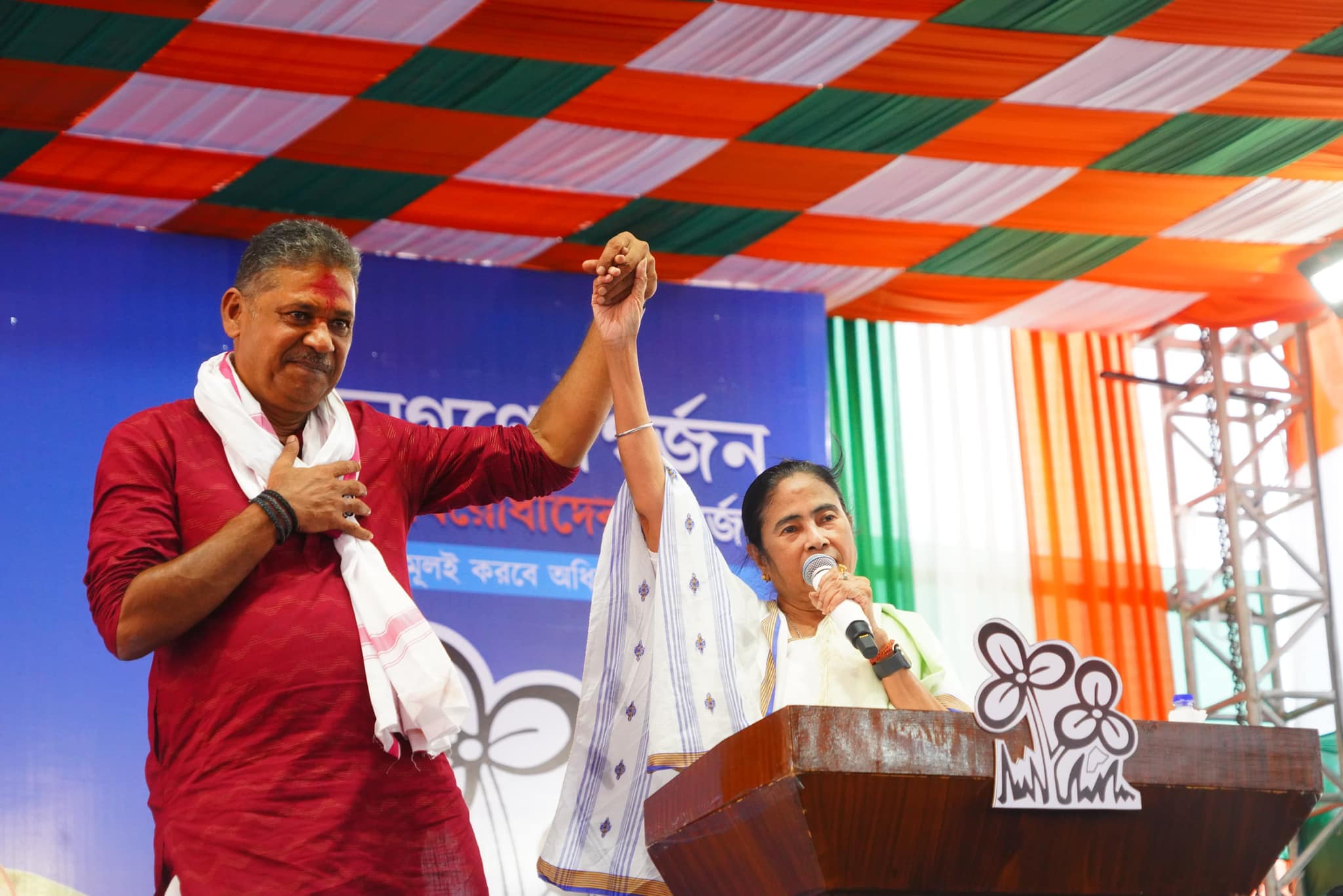 আমাদের সংবিধান আমাদের সবাইকে সমান অধিকার দিয়েছে : মমতা বন্দ্যোপাধ্যায় আমাদের সংবিধান আমাদের সবাইকে সমান অধিকার দিয়েছে : মমতা বন্দ্যোপাধ্যায়
