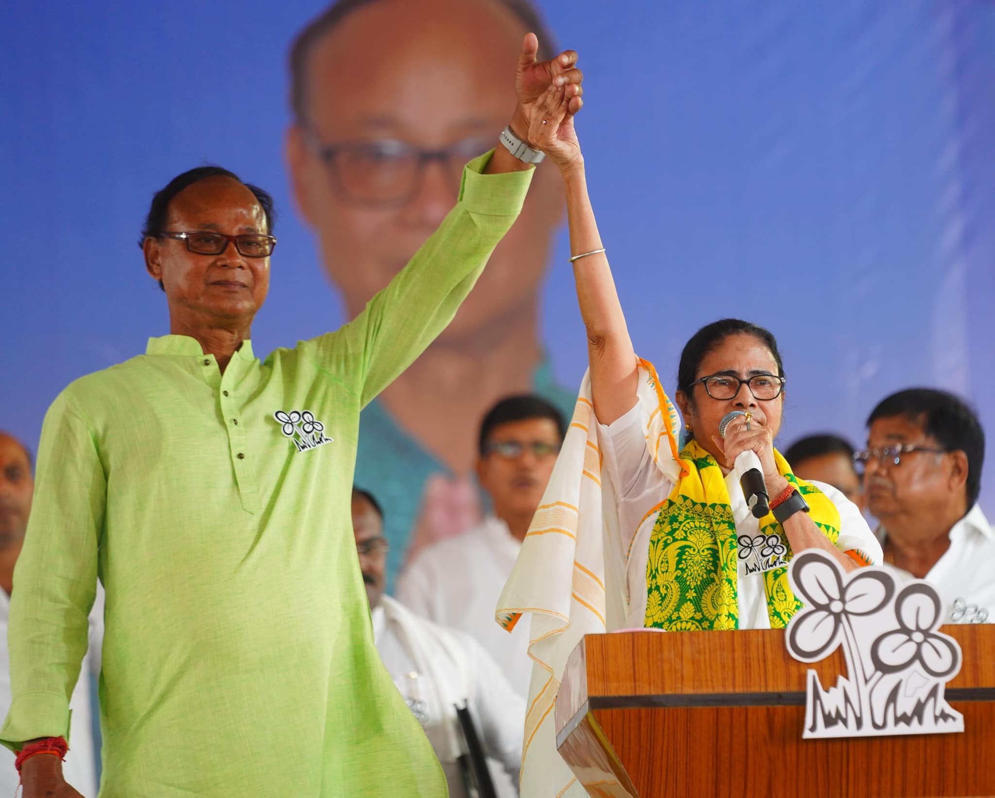 বিজেপির নেতারা দিল্লি গিয়ে বলে আসেন বাংলাকে টাকা দিতে হবে না : মমতা বন্দ্যোপাধ্যায় বিজেপির নেতারা দিল্লি গিয়ে বলে আসেন বাংলাকে টাকা দিতে হবে না : মমতা বন্দ্যোপাধ্যায়