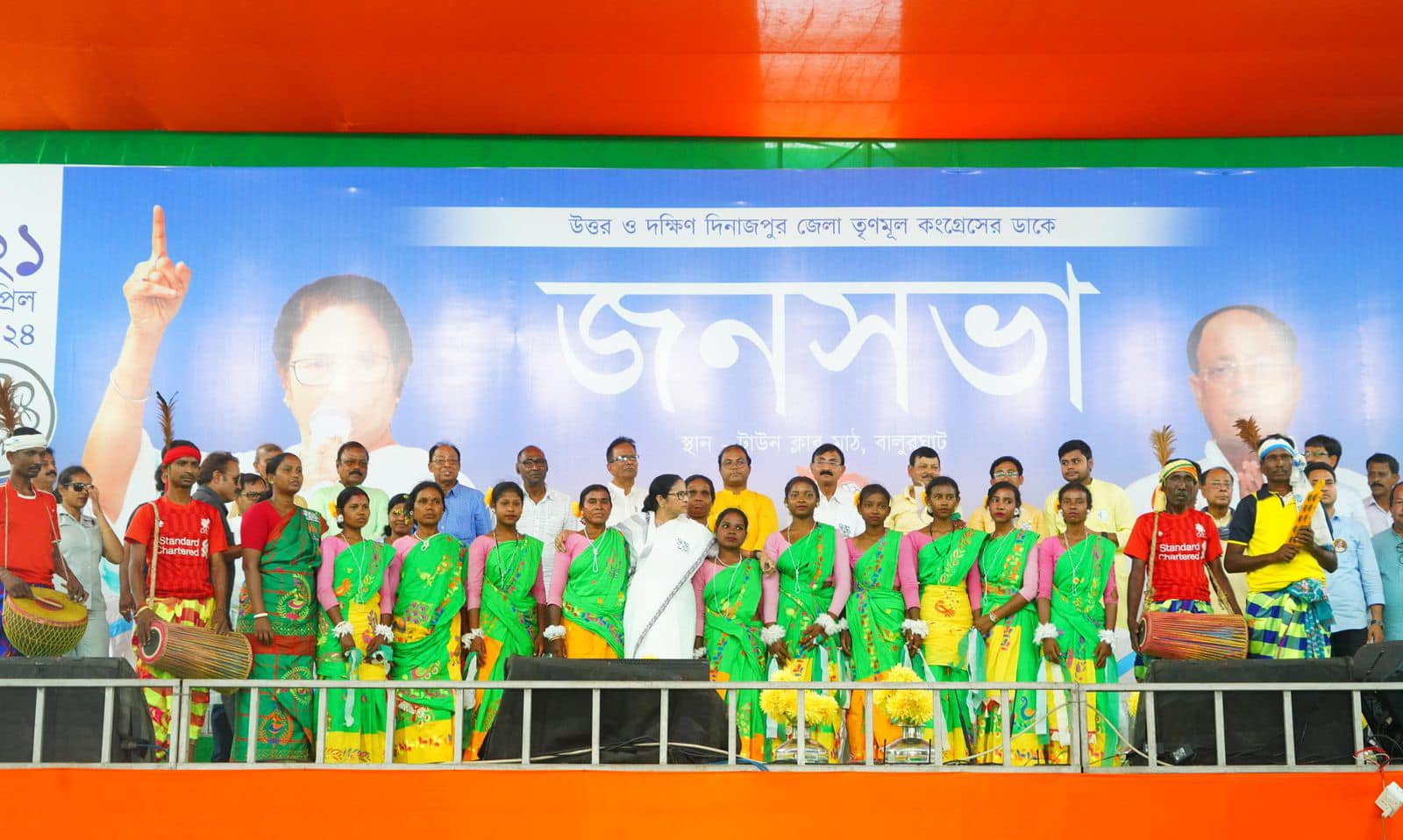 আমাদের সাংসদেরা জীবন দিয়ে লড়াই করে : মমতা বন্দ্যোপাধ্যায় আমাদের সাংসদেরা জীবন দিয়ে লড়াই করে : মমতা বন্দ্যোপাধ্যায়