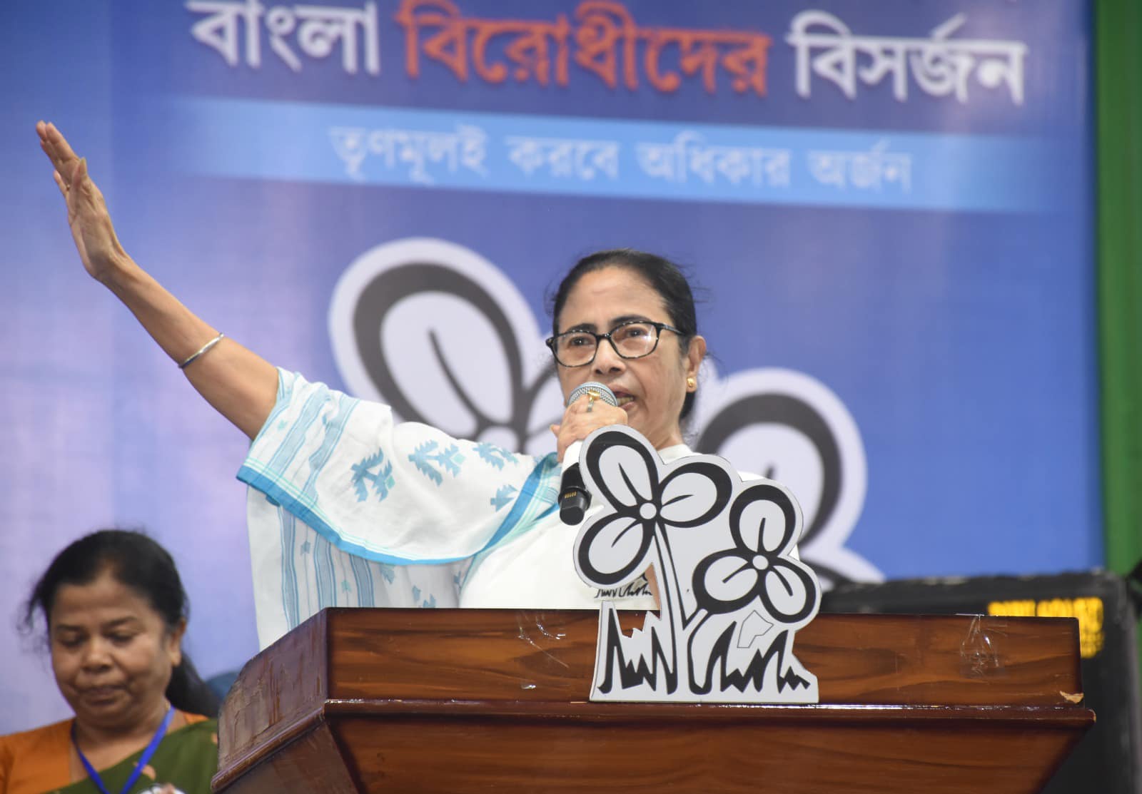 বিজেপির মতো চোর পার্টি একটাও নেই : মমতা বন্দ্যোপাধ্যায় বিজেপির মতো চোর পার্টি একটাও নেই : মমতা বন্দ্যোপাধ্যায়