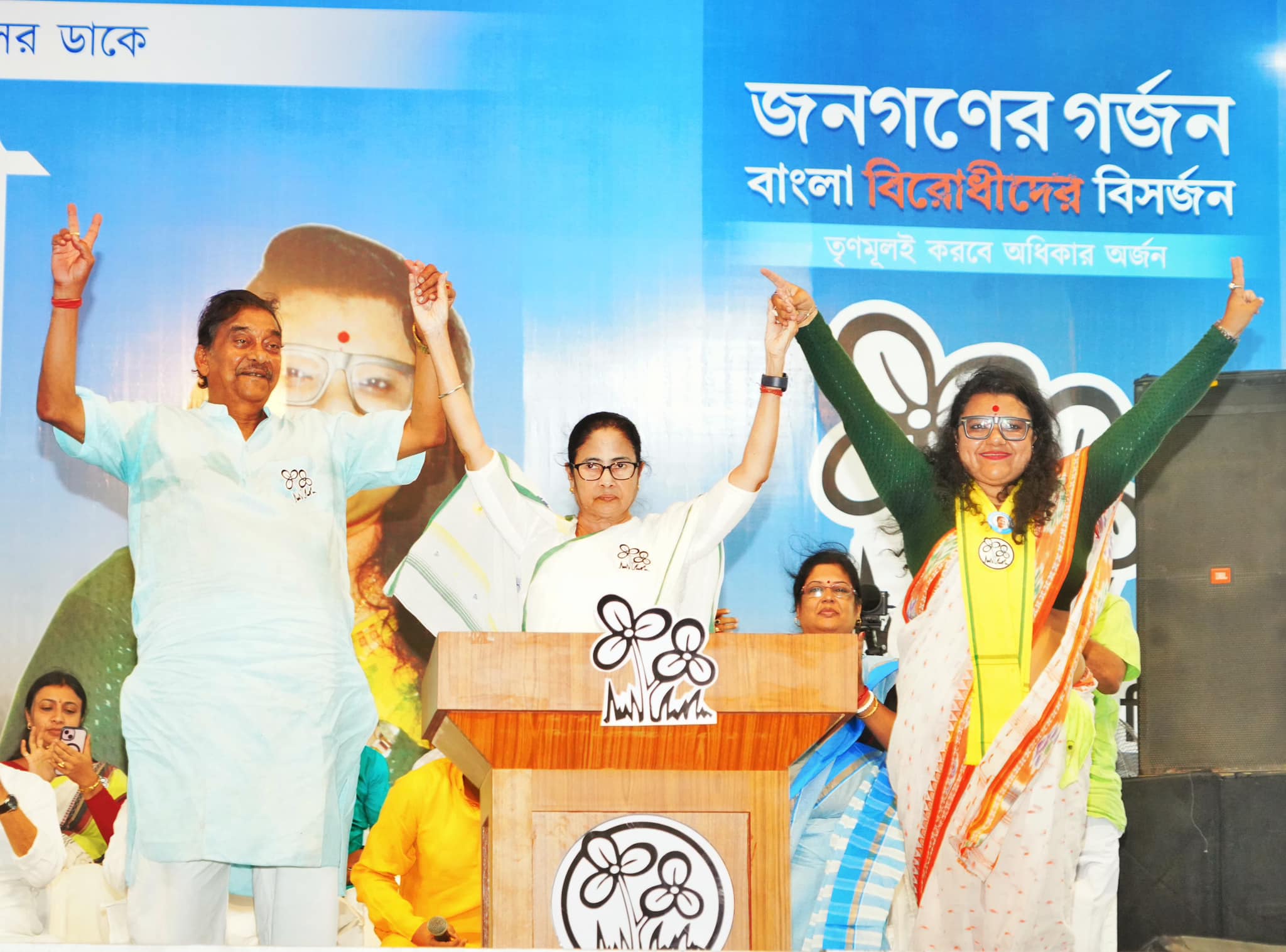 বাংলার সব ক’টি লোকসভা আসনে ‘খেলা হবে’ : মমতা বন্দ্যোপাধ্যায় বাংলার সব ক’টি লোকসভা আসনে ‘খেলা হবে’ : মমতা বন্দ্যোপাধ্যায়