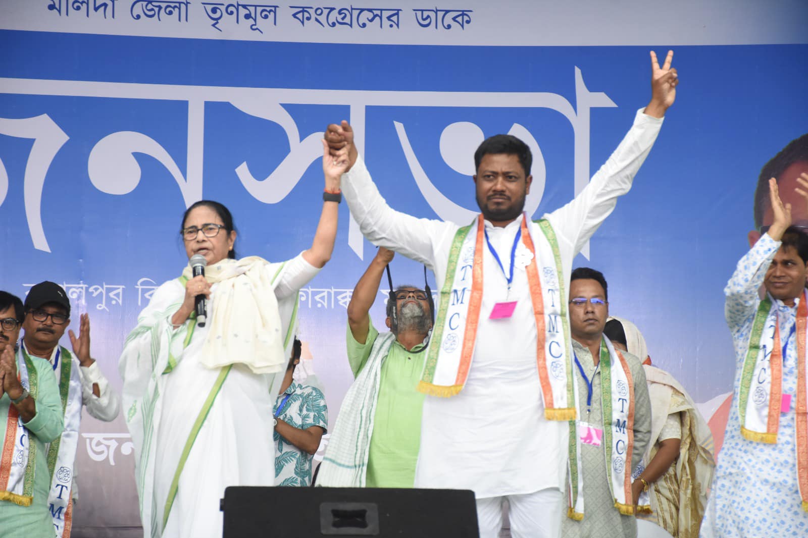 বাংলায় বিজেপির সঙ্গে হাত মিলিয়েছে সিপিএম, কংগ্রেস : মমতা বন্দ্যোপাধ্যায় বাংলায় বিজেপির সঙ্গে হাত মিলিয়েছে সিপিএম, কংগ্রেস : মমতা বন্দ্যোপাধ্যায়