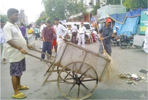 Trinamool`s cleaning force restore 21 July rally site to normalcy within hours, Kolkata Police ensure smooth traffic flow Trinamool`s cleaning force restore 21 July rally site to normalcy within hours, Kolkata Police ensure smooth traffic flow