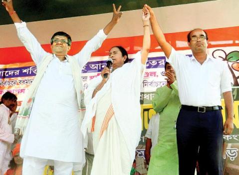 Trinamool Chairperson praises Bengal model of development at rallies in Bardhaman Trinamool Chairperson praises Bengal model of development at rallies in Bardhaman