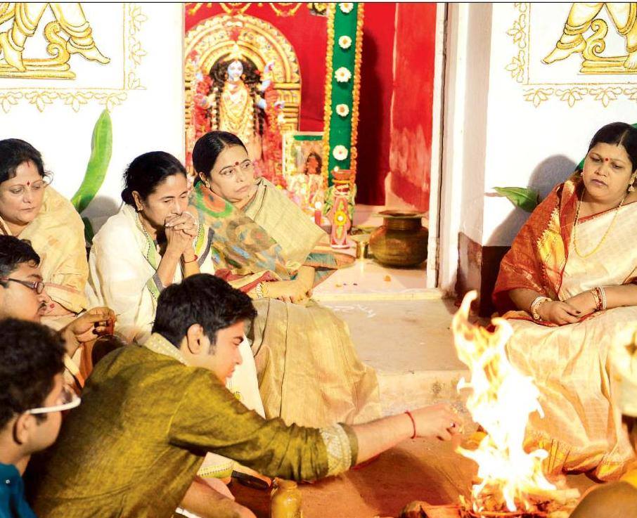 WB CM celebrates Kali Puja with old age home residents WB CM celebrates Kali Puja with old age home residents