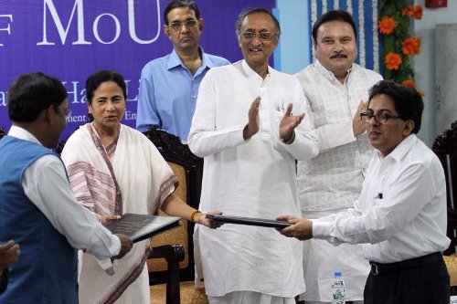 মুখ্যমন্ত্রীর স্বপ্নপূরণ – কম খরচে শহর থেকে বায়ুবেগে জেলায় যেতে পারবেন যাত্রীরা মুখ্যমন্ত্রীর স্বপ্নপূরণ – কম খরচে শহর থেকে বায়ুবেগে জেলায় যেতে পারবেন যাত্রীরা