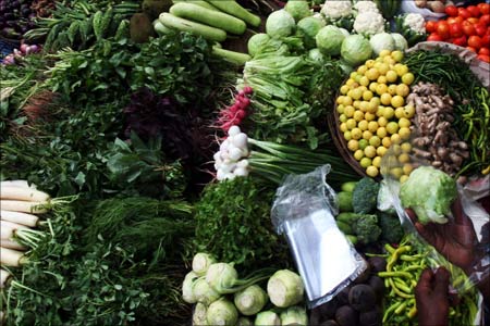 WB CM seals Bengal borders to rein in veggie prices WB CM seals Bengal borders to rein in veggie prices