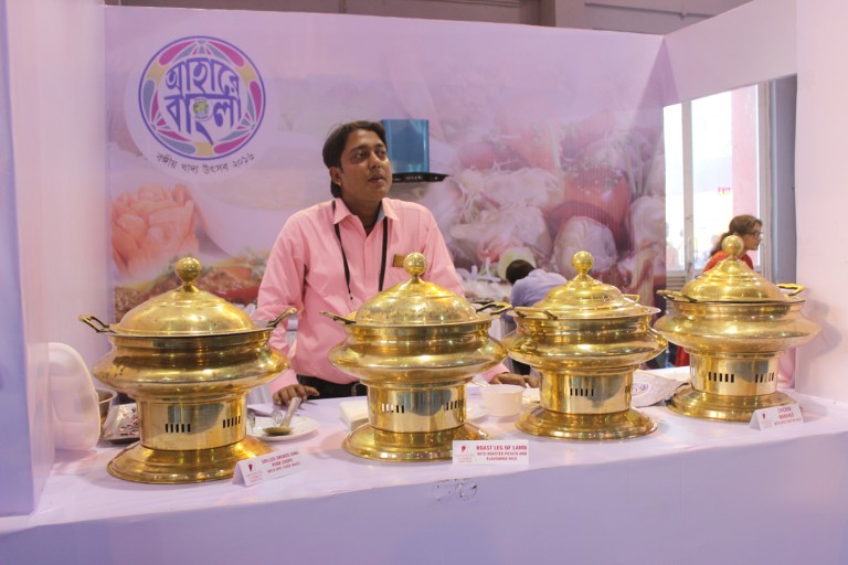 Ahare Bangla records unprecedented 1.5 lakh footfall Ahare Bangla records unprecedented 1.5 lakh footfall
