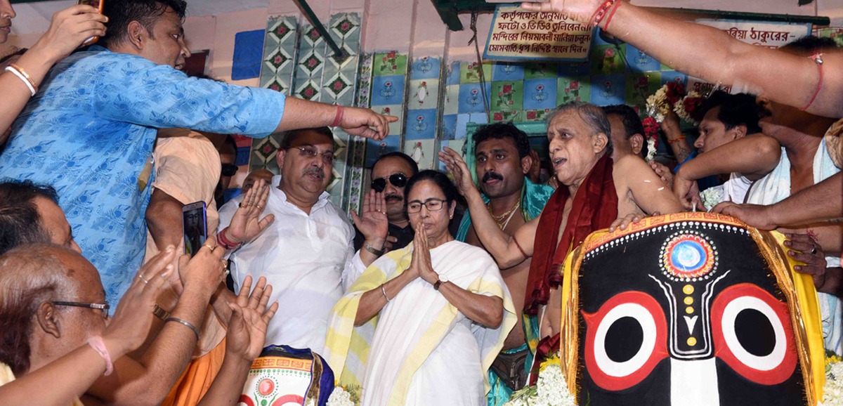 Mamata Banerjee attends Rath Yatra festivals at Kolkata and Mahesh Mamata Banerjee attends Rath Yatra festivals at Kolkata and Mahesh