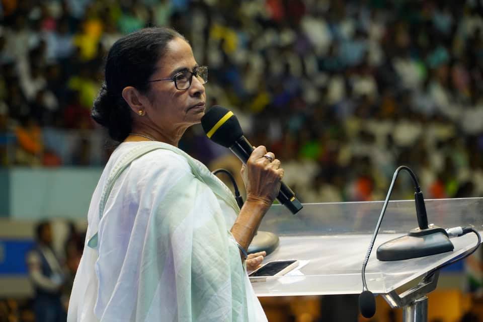 বাংলার ইতিহাস ভুলবেন না, আমরা মাথা নত করব না : মমতা বন্দোপাধ্যায় বাংলার ইতিহাস ভুলবেন না, আমরা মাথা নত করব না : মমতা বন্দোপাধ্যায়