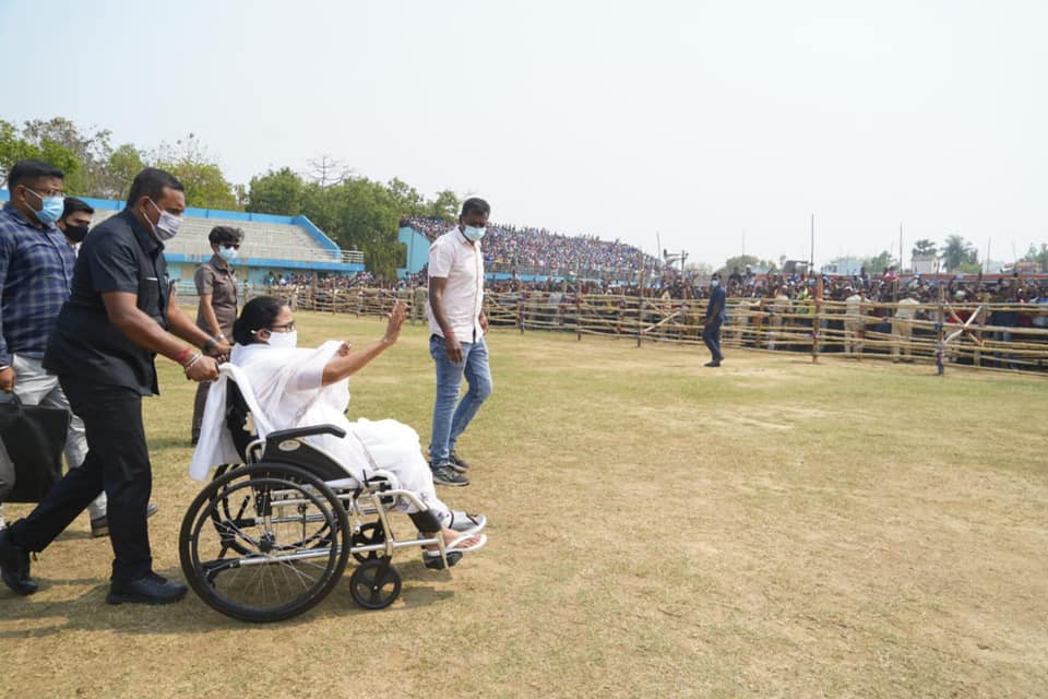 আমি যা বলি করে দেখাই: বিষ্ণুপুরে মমতা বন্দ্যোপাধ্যায় আমি যা বলি করে দেখাই: বিষ্ণুপুরে মমতা বন্দ্যোপাধ্যায়