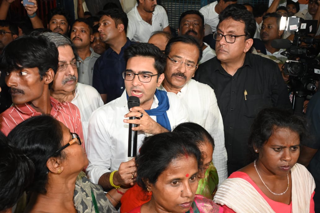 আমরা ভয় করব না ভয় করব না, দু’বেলা মরার আগে মরব না : মমতা বন্দ্যোপাধ্যায় আমরা ভয় করব না ভয় করব না, দু’বেলা মরার আগে মরব না : মমতা বন্দ্যোপাধ্যায়