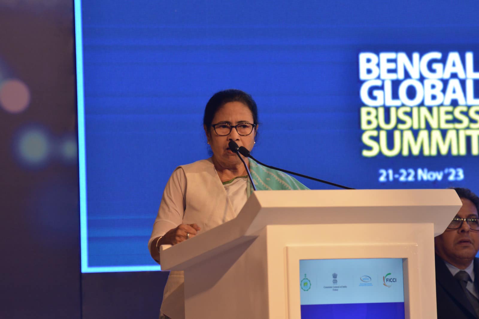 Come and do business here: Mamata Banerjee Come and do business here: Mamata Banerjee